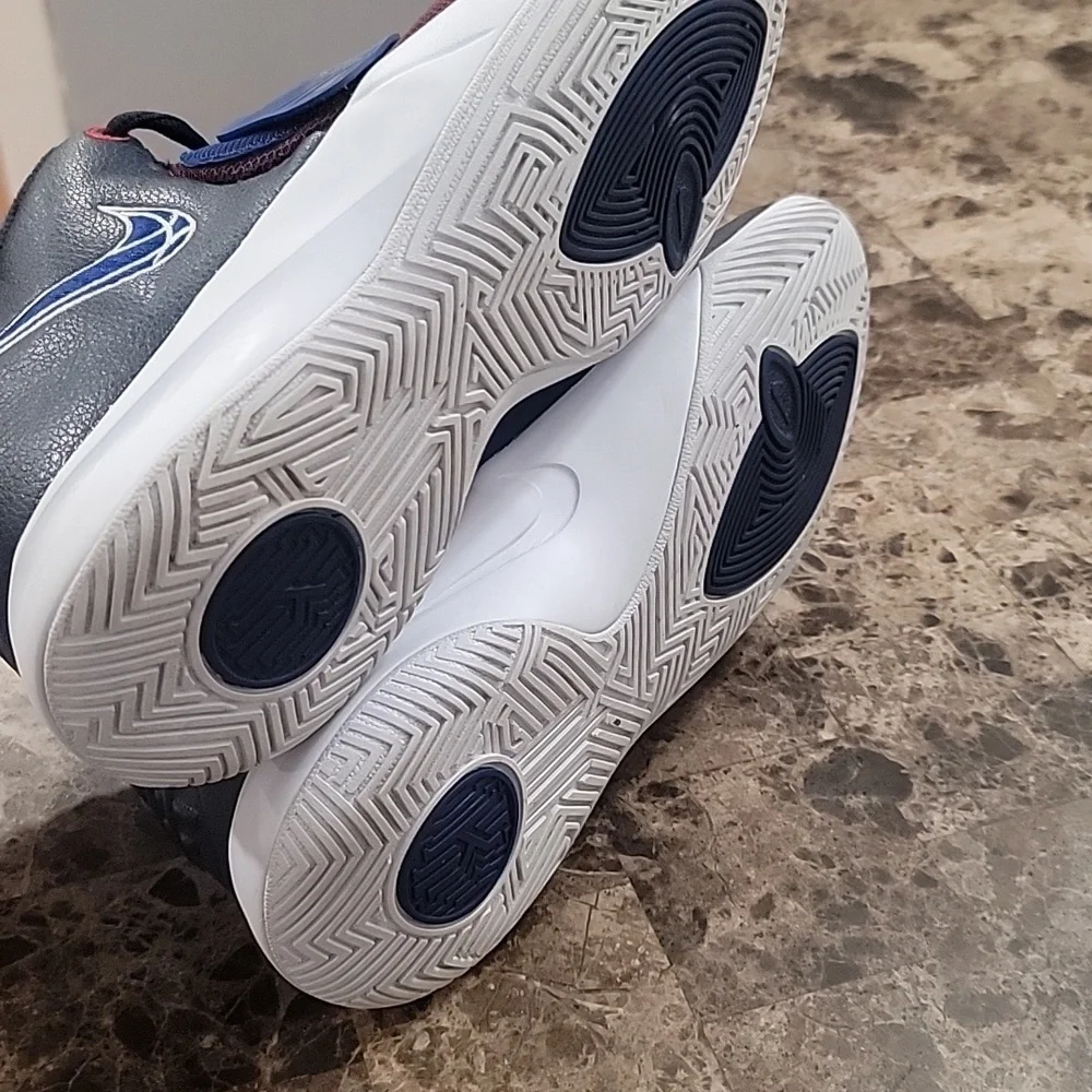 Nike Kyrie Flytrap 3 EP 'Obsidian Boys Youth Size 7 Sneakers